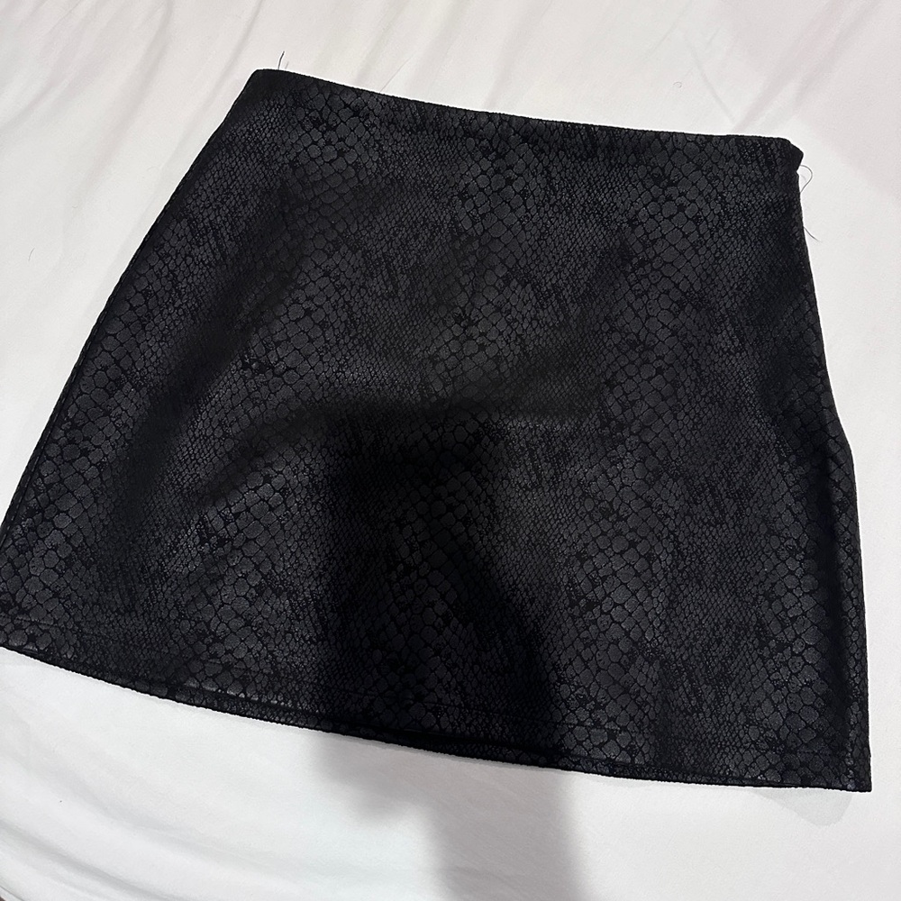 Gilli Black Textured Mini Skirt